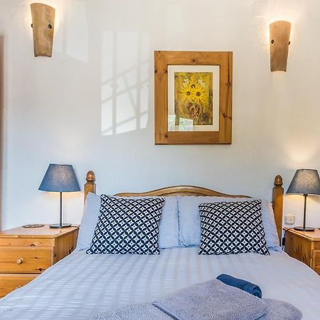 Casa Mundo - 16Th Century Traditional White Village House With Pool Pinos del Valle المظهر الخارجي الصورة
