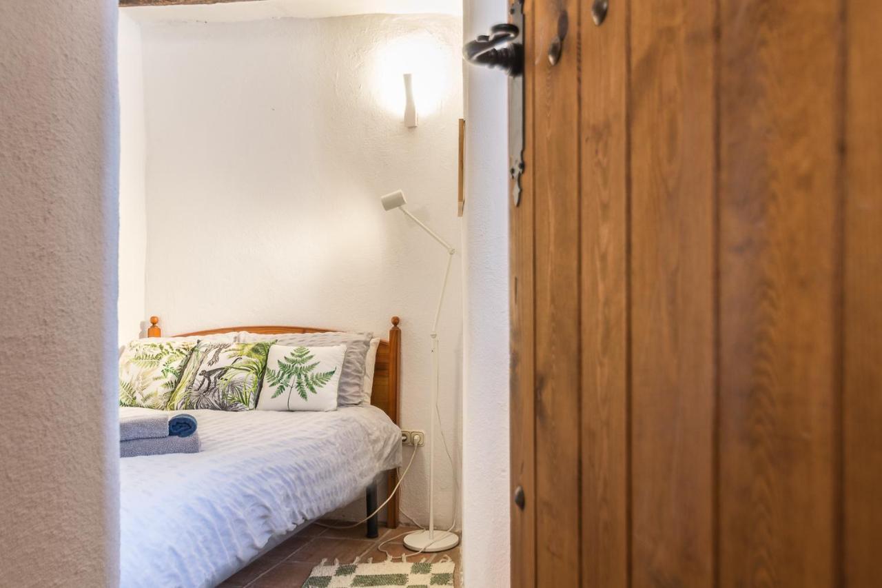 Casa Mundo - 16Th Century Traditional White Village House With Pool Pinos del Valle المظهر الخارجي الصورة