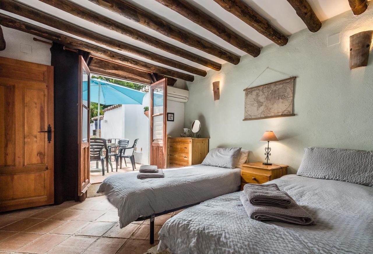 Casa Mundo - 16Th Century Traditional White Village House With Pool Pinos del Valle المظهر الخارجي الصورة